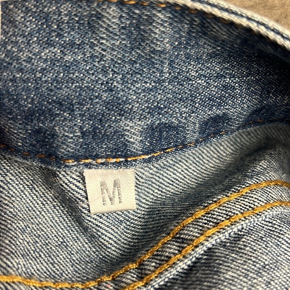 Carole Christian Women’s Embroidered Denim Jean Shorts Med distressed Mid- rise - Picture 9 of 10